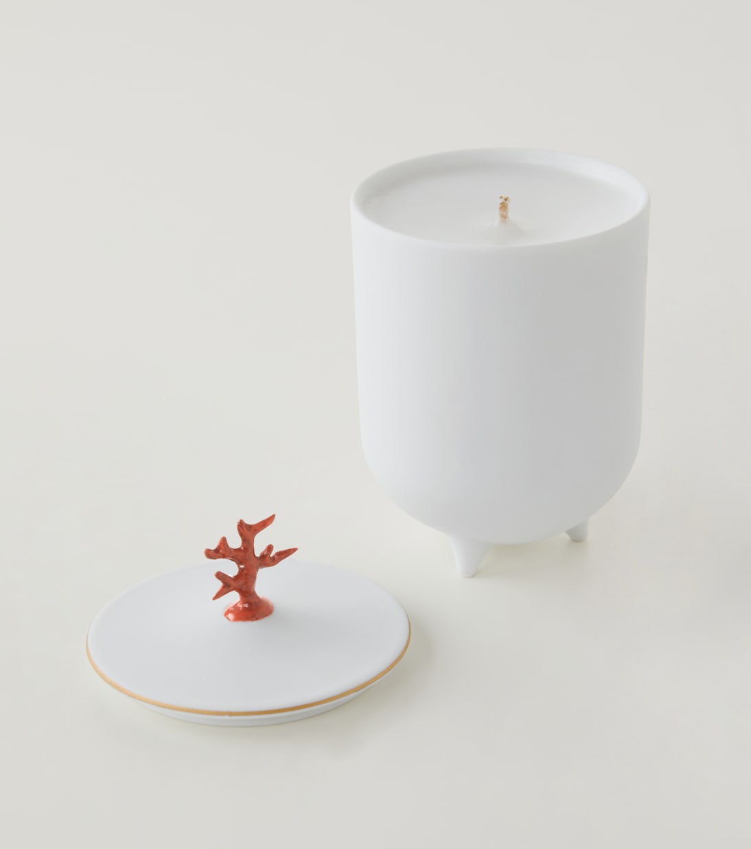 Footed Coral candle | L'Objet