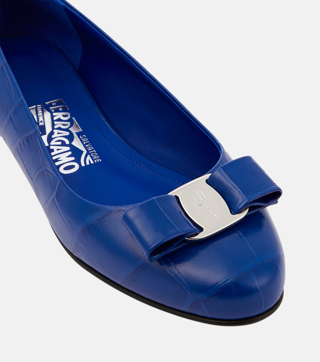 Vara Bow croc-effect leather ballet flats | Ferragamo