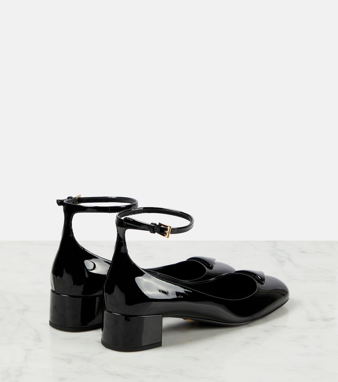 Salones de charol con logo | Prada