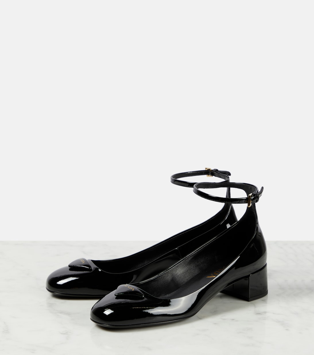 Salones de charol con logo | Prada