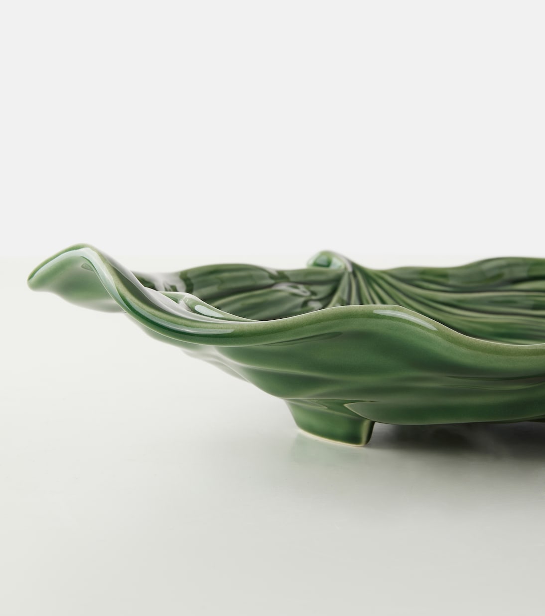 Folhas Banana Leaf ceramic platter | Bordallo Pinheiro