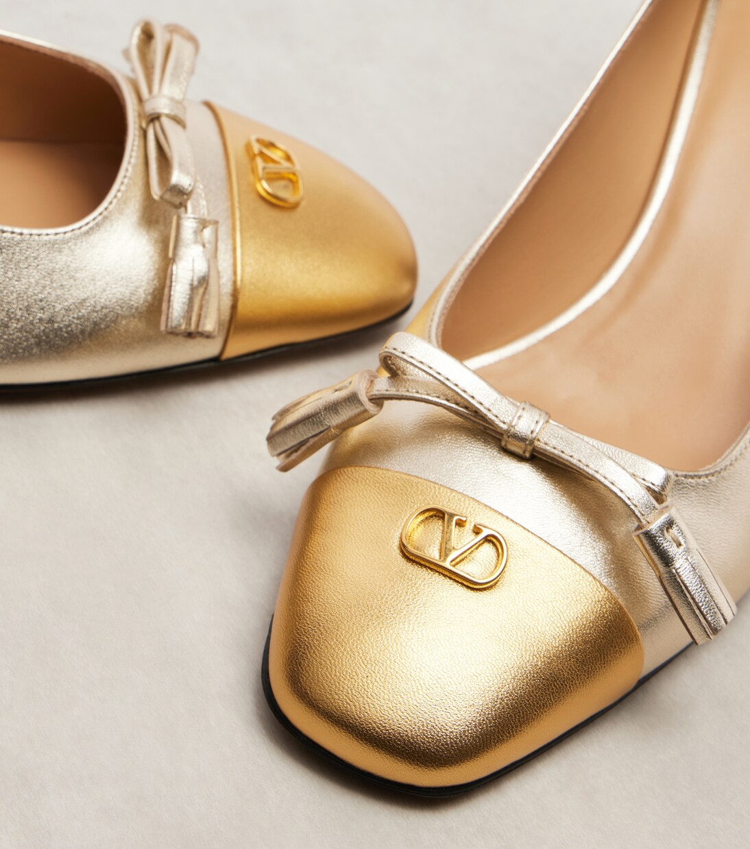 Valet Du Roi metallic leather pumps | Valentino Garavani