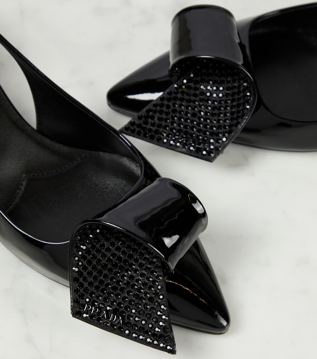 Escarpins en cuir verni à ornements | Prada