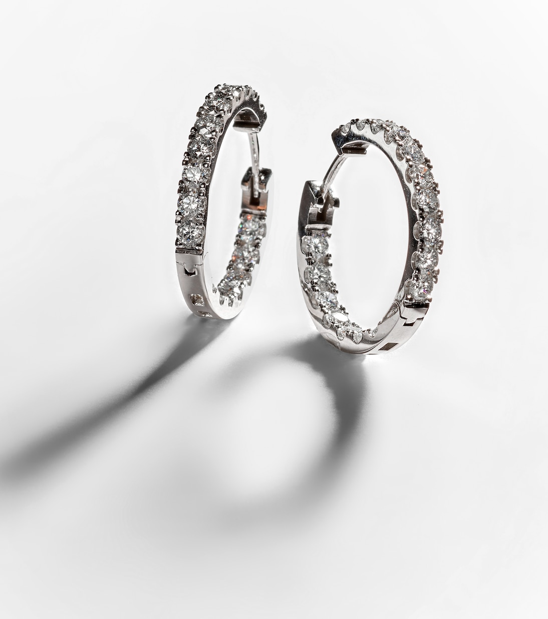 Orecchini in oro bianco 14kt con diamanti | Roxanne First