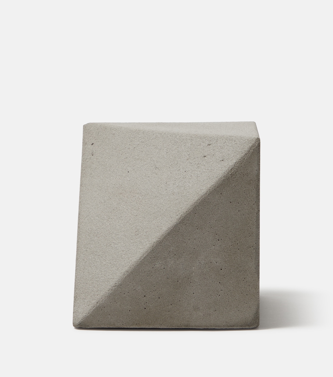 Concrete bookend | Michaël Verheyden