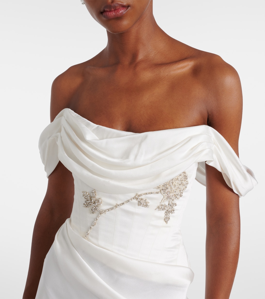 Robe longue Paloma en satin à perles fantaisie | Clio Peppiatt