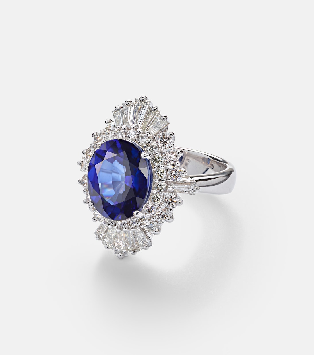 Reign Supreme 18kt white gold ring with sapphire and diamonds | Yeprem