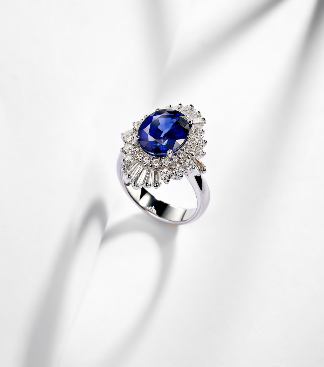 Reign Supreme 18kt white gold ring with sapphire and diamonds | Yeprem