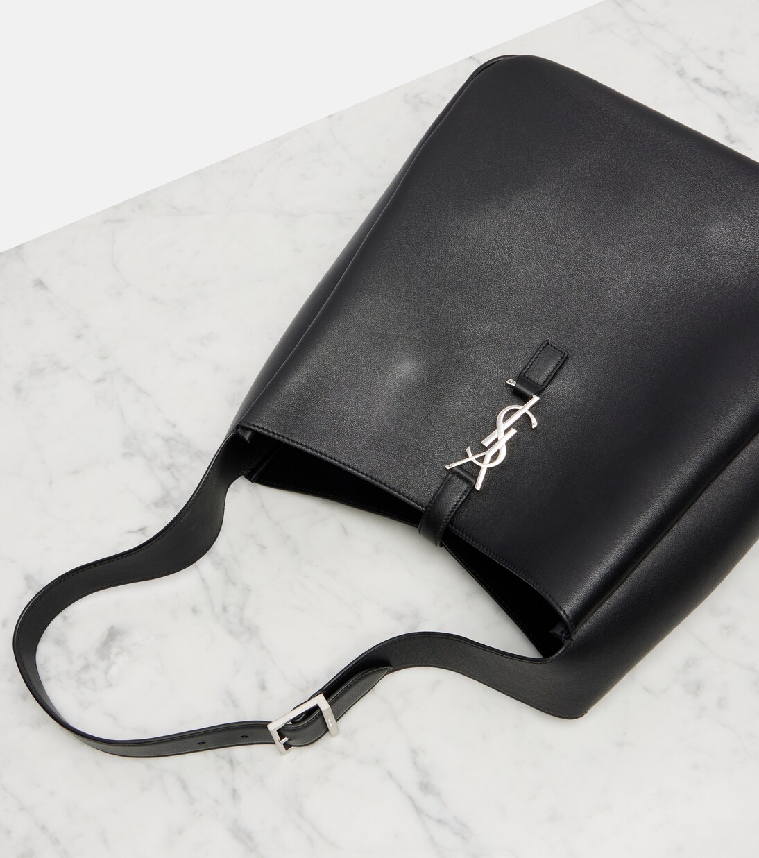 Le 5 à 7 Supple Large leather shoulder bag | Saint Laurent