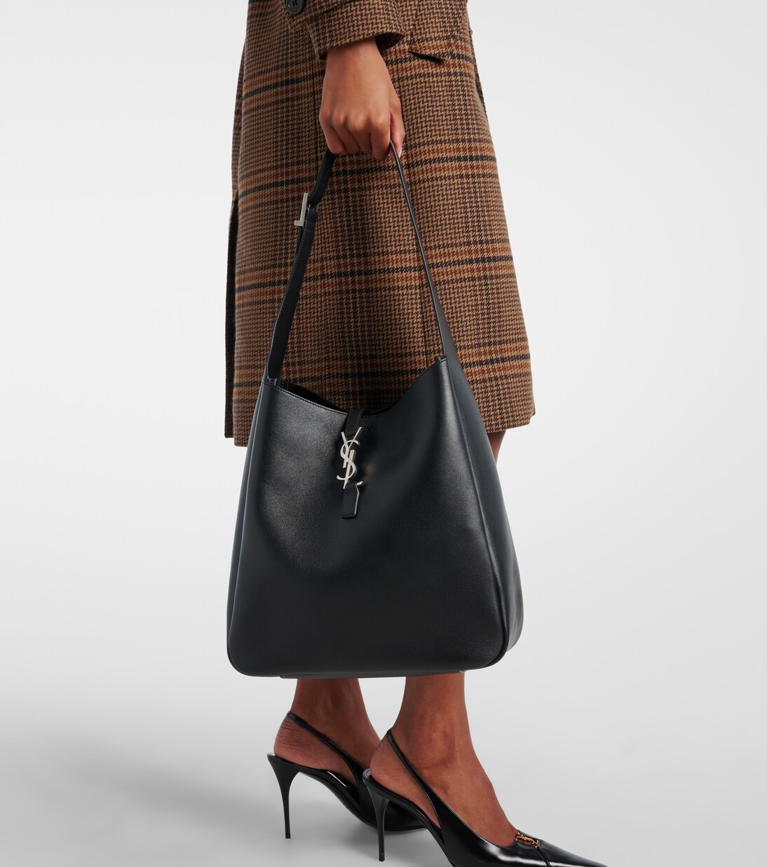Le 5 à 7 Supple Large leather shoulder bag | Saint Laurent