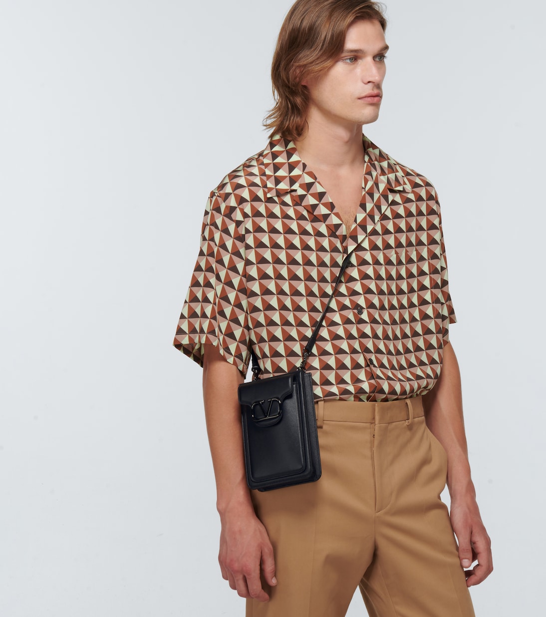 Pochette VLogo en cuir | Valentino Garavani