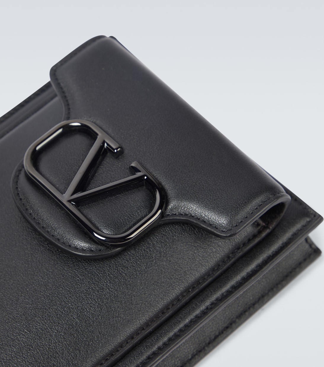 Pochette VLogo en cuir | Valentino Garavani