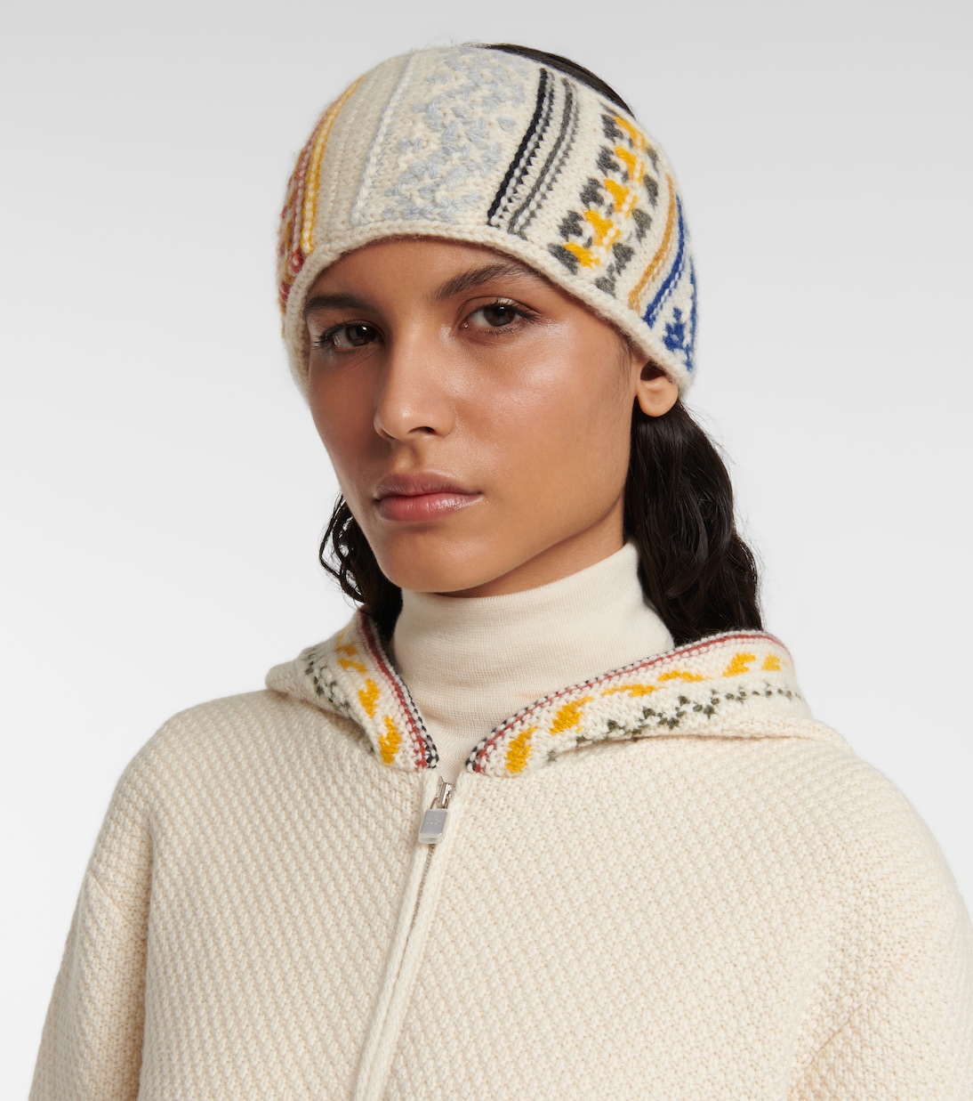 Fascia in cashmere jacquard Loro Piana, stile giovane e raffinato