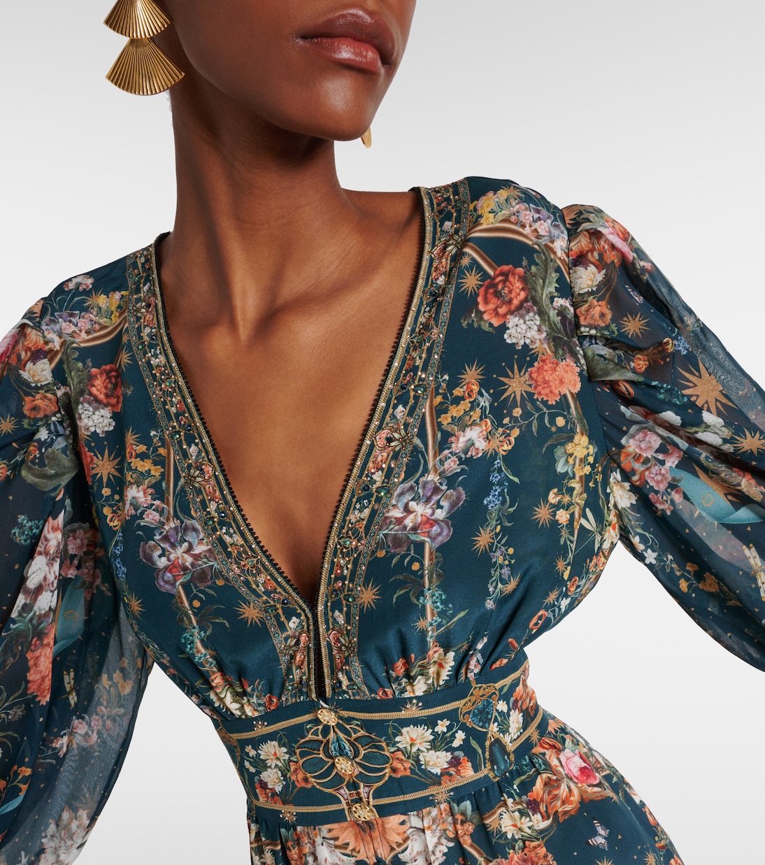 Robe en soie à fleurs et ornements | Camilla