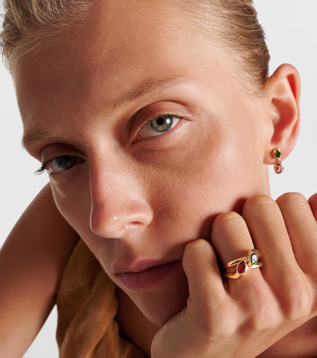 Bague Perfect Pair en or 10 ct, chrome diopside et topaze | Stone and Strand
