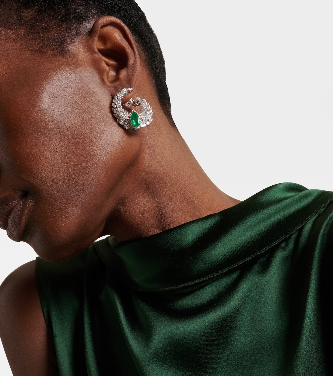 Reign Supreme 18kt white gold earrings with diamonds and emeralds | Yeprem