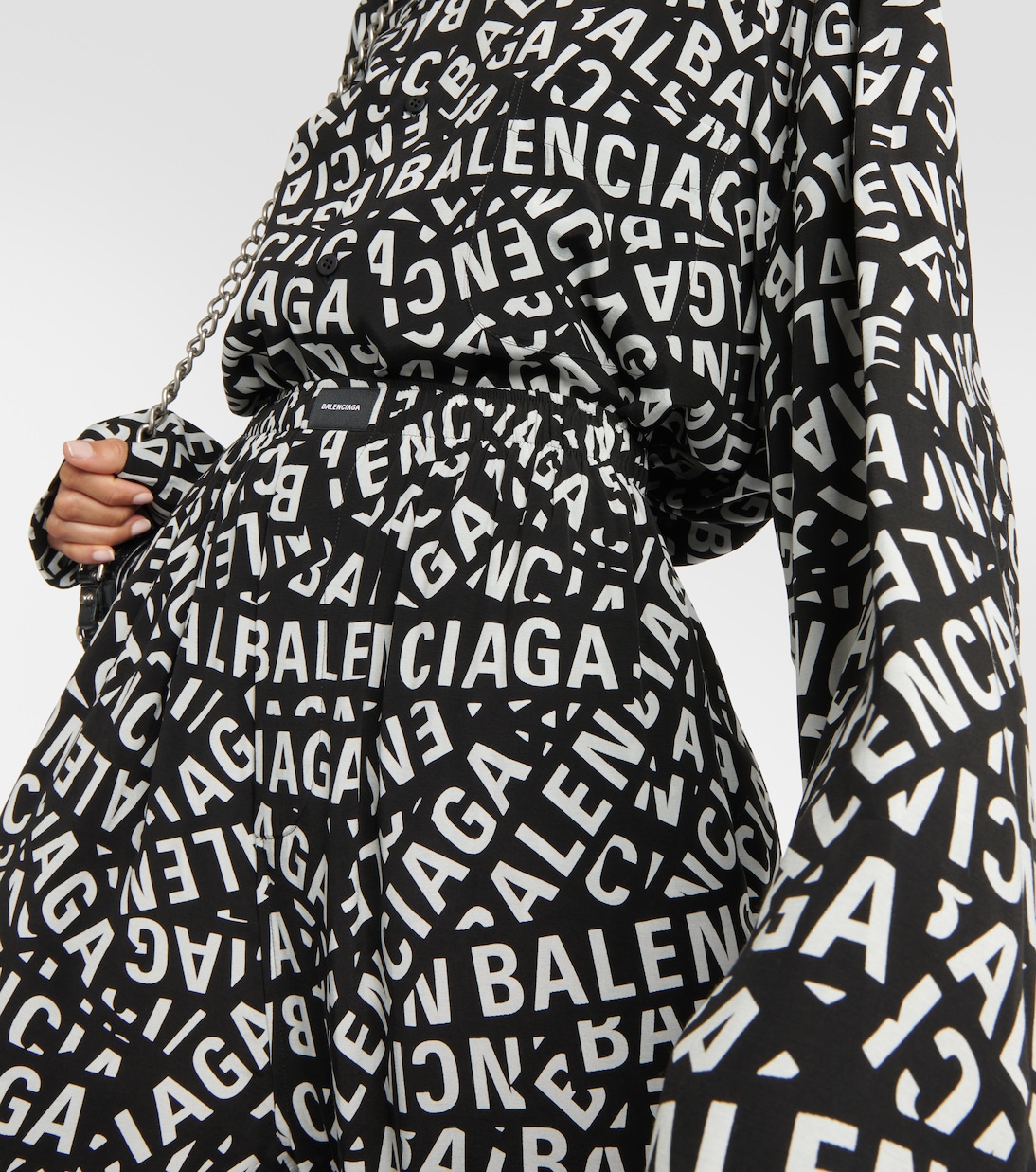 Pantalones Balenciaga de corte alto y pierna ancha con logo distintivo