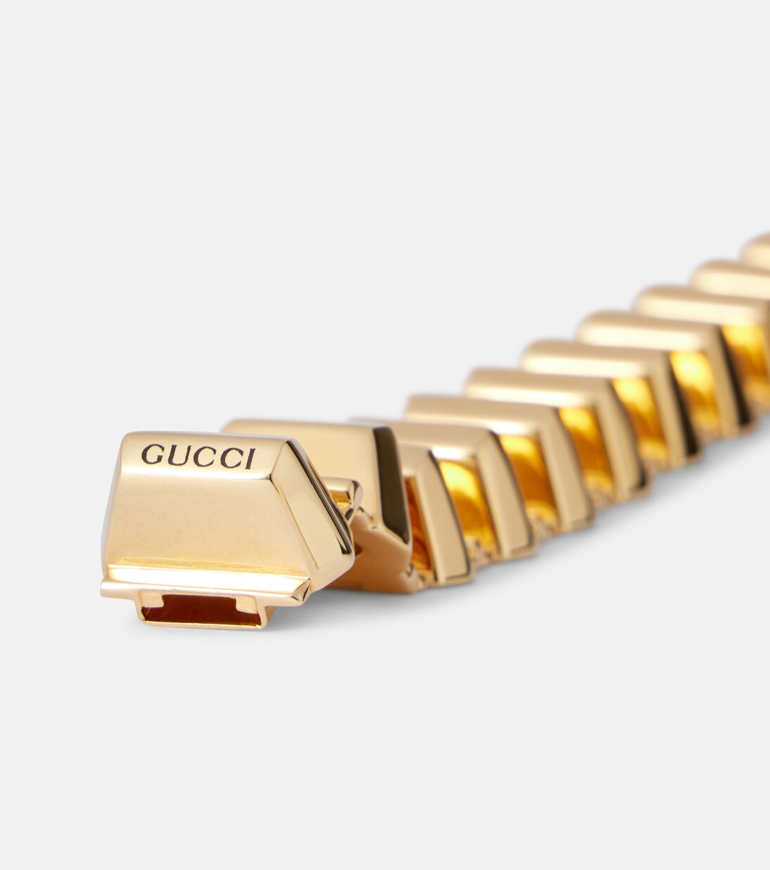 Collare GUCCI con borchie, stile giovane e audace