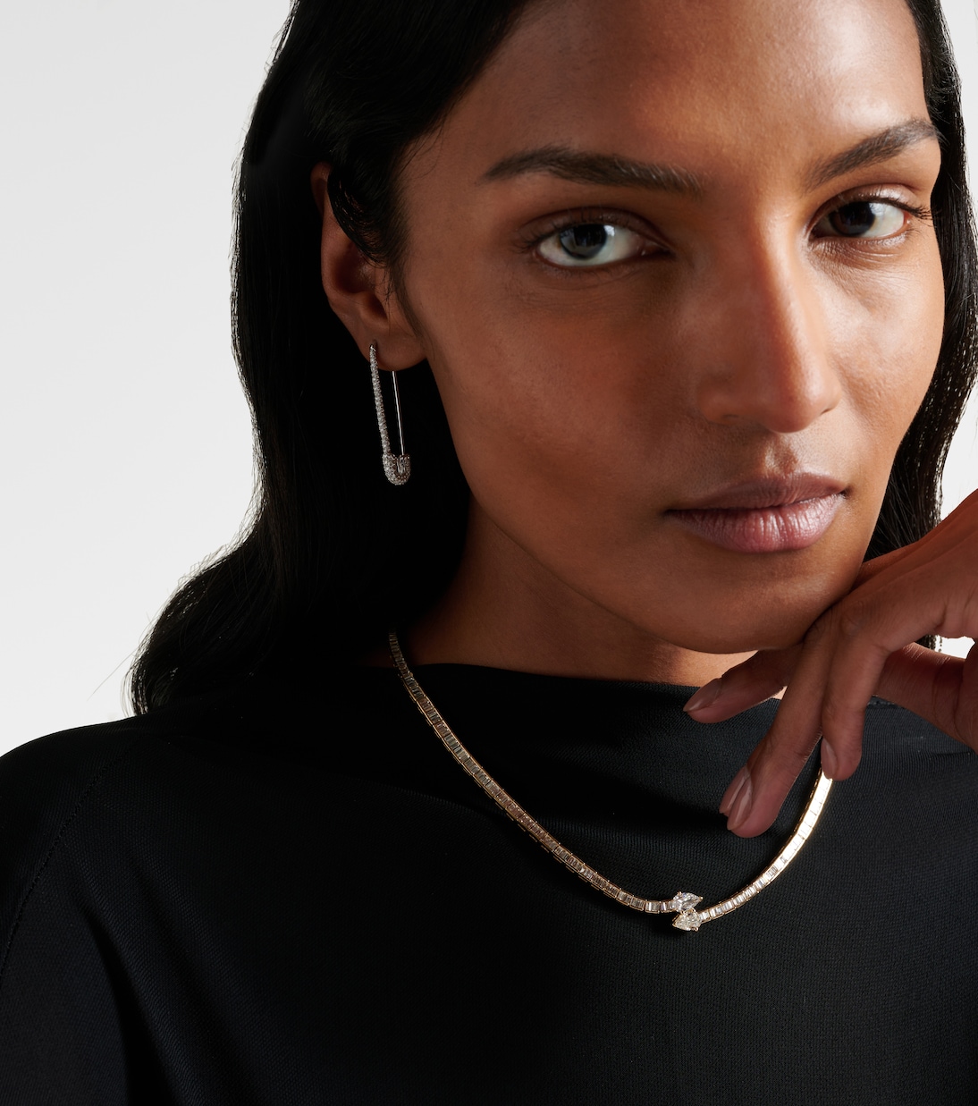 Orecchini Extra Large Safety Pin in oro bianco 18 kt con diamanti | Anita Ko