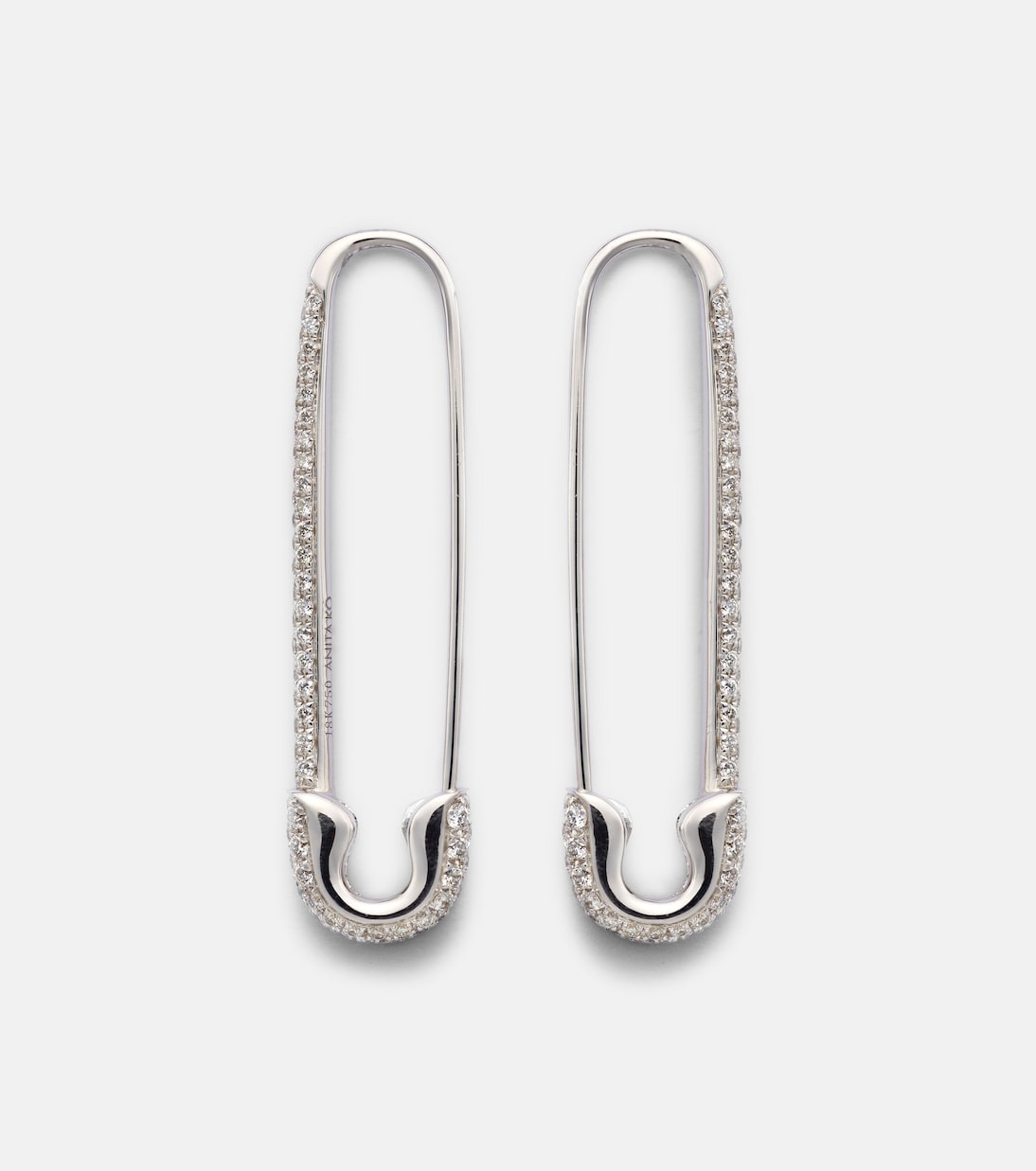 Orecchini Extra Large Safety Pin in oro bianco 18 kt con diamanti | Anita Ko