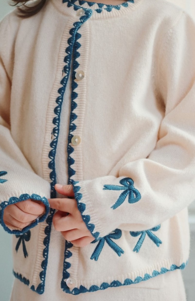 Cardigan Collette in lana con ricami | Konges Sløjd