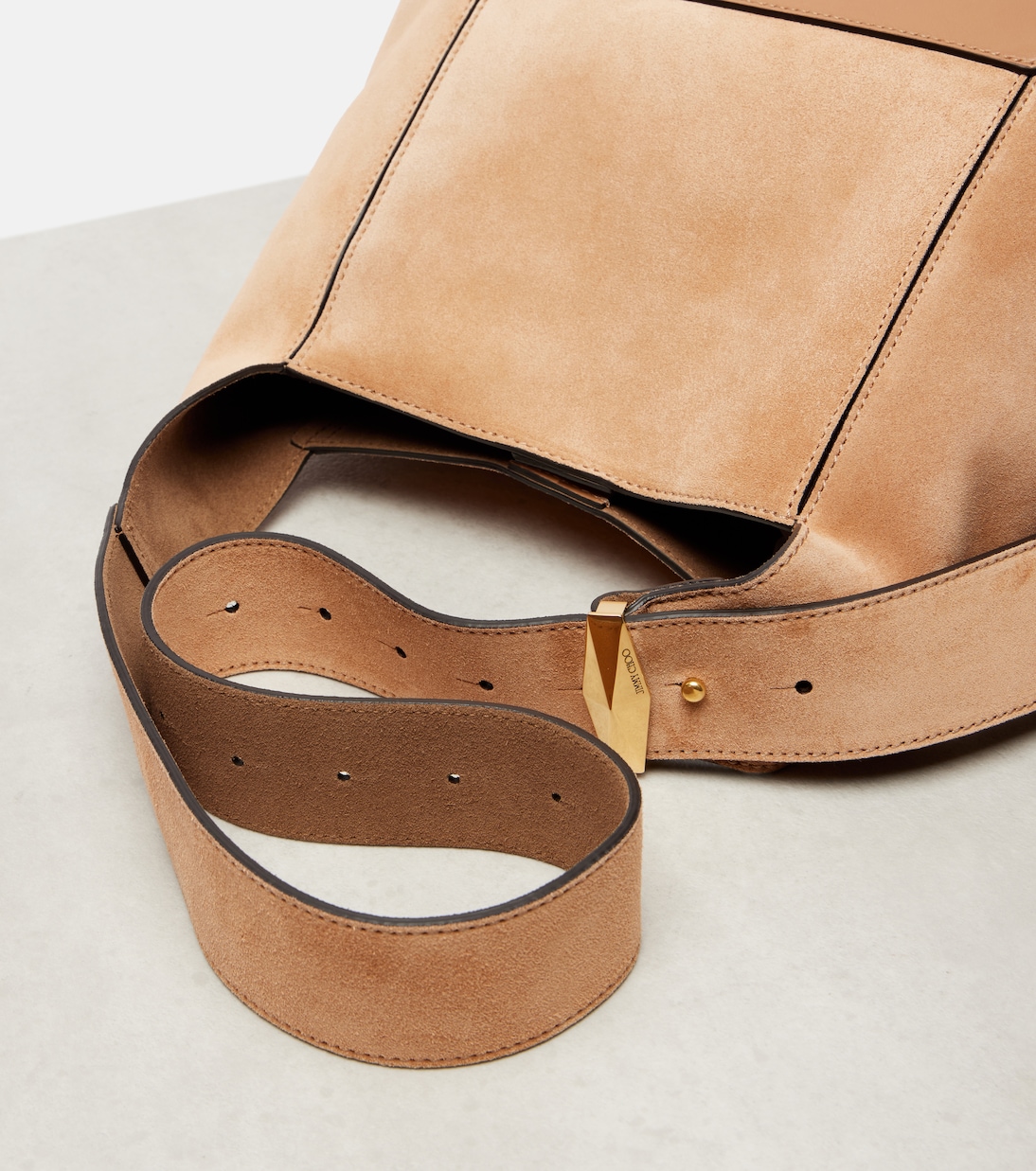 Schultertasche Diamond Medium aus Veloursleder | Jimmy Choo