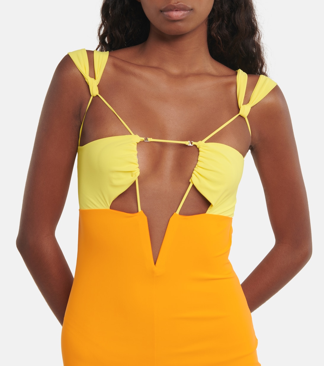 Miniabito con cut-out | Nensi Dojaka