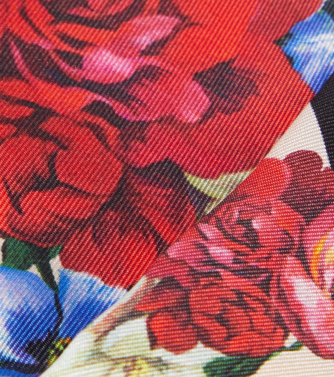 Sciarpa in seta twill con motivi floreali firmata Dolce&Gabbana, perfetta per uno stile giovane e trendy.