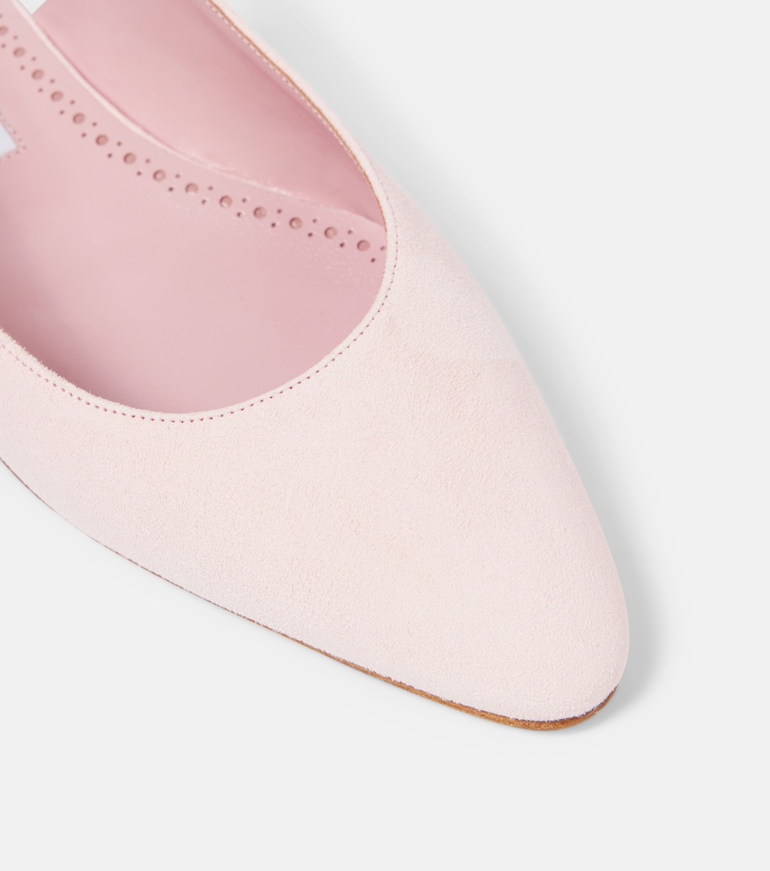Scarpe basse con cinturino Manolo Blahnik Sawra 10 in suede per un look giovane e chic