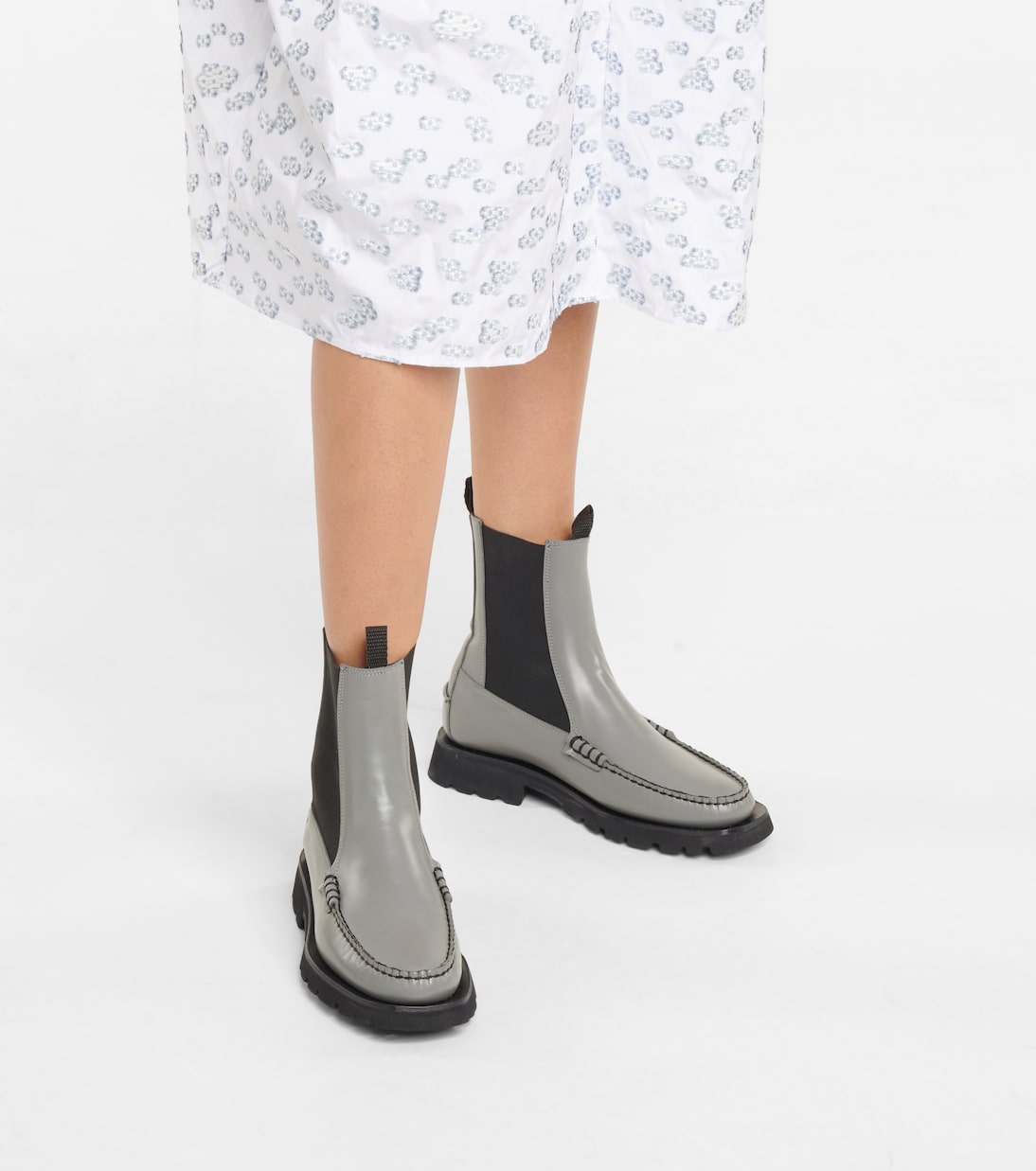 x Hereu Alda leather Chelsea boots in grey - Cecilie Bahnsen 
