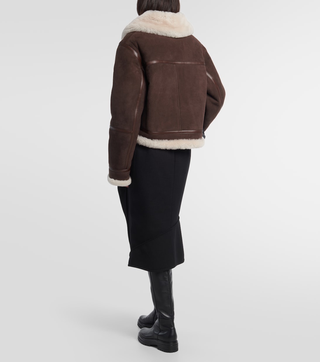 Chaqueta de Ante con Detalles en Piel de Oveja para Jóvenes Modernos