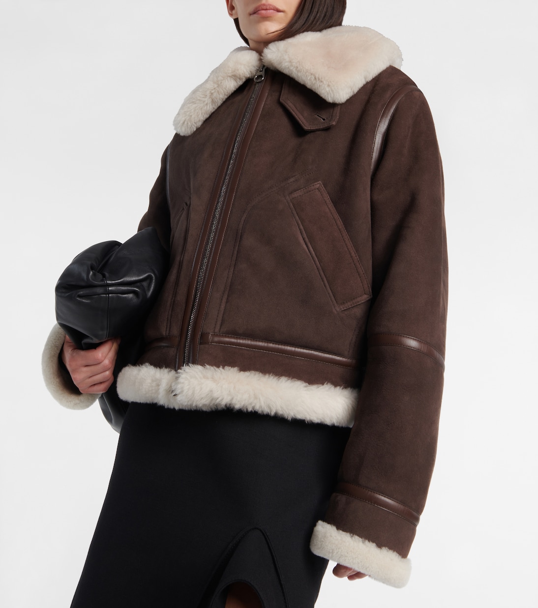 Chaqueta de Ante con Detalles en Piel de Oveja para Jóvenes Modernos