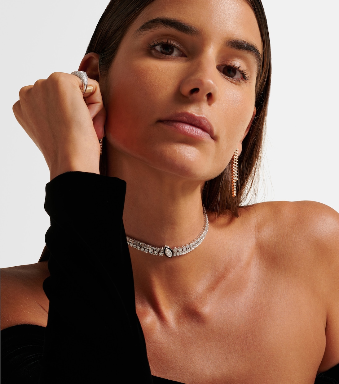 Choker in oro bianco 18kt e smalto con diamanti | Kamyen