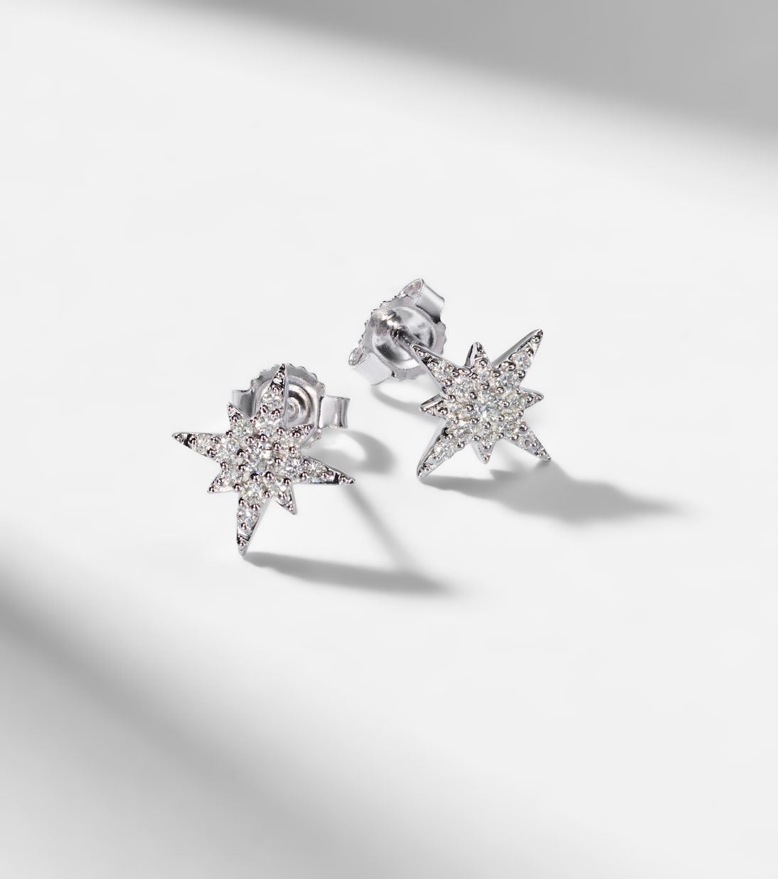 Ohrringe Northern Star aus 14kt Weißgold mit Diamanten | Stone and Strand