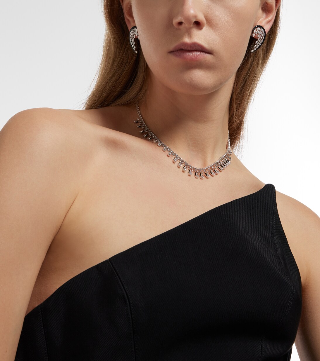 Orecchini a goccia KAMYEN in oro bianco 18kt con smalti e diamanti, design alato per giovani