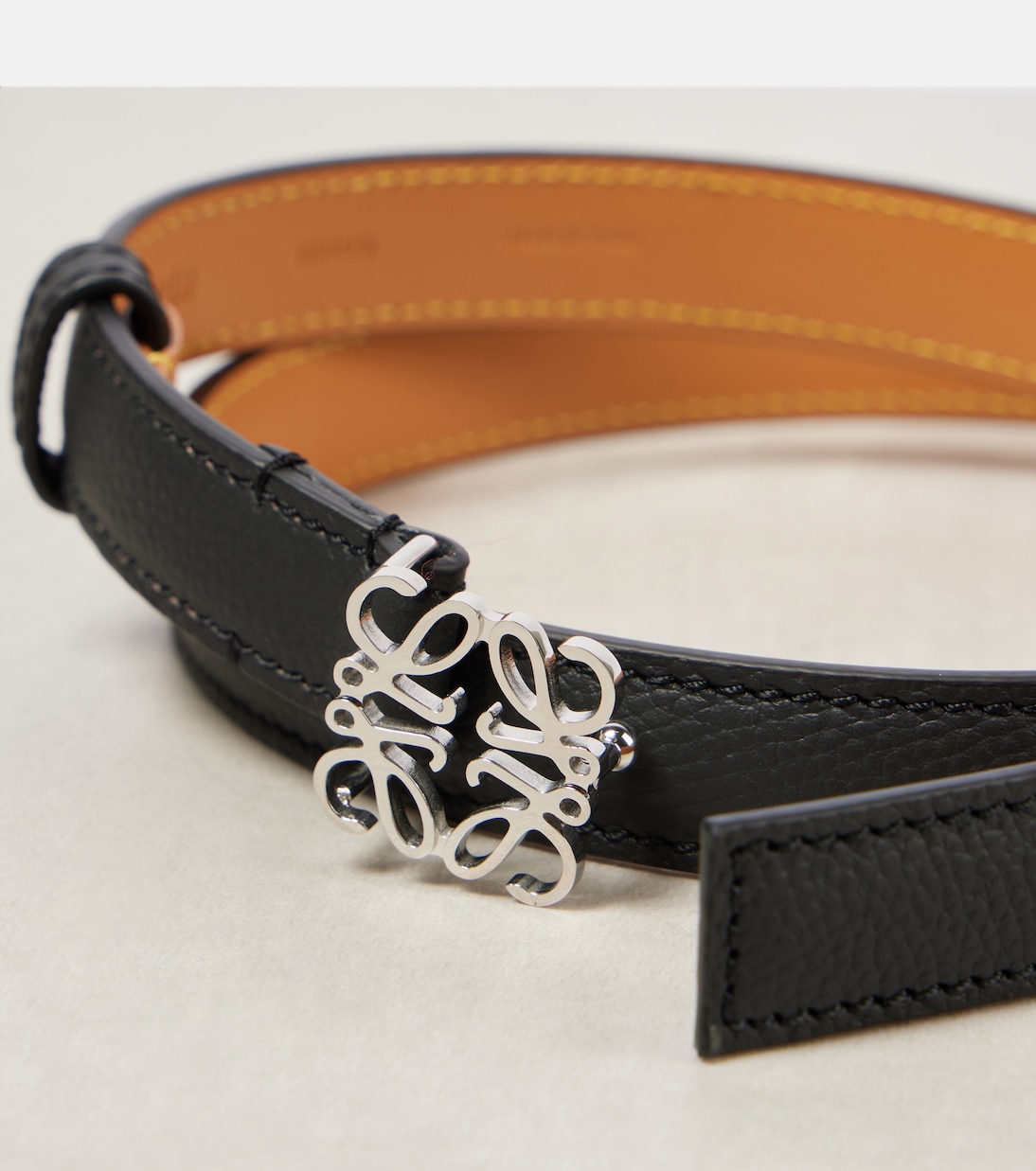 Cintura in Pelle Stile Anagramma LOEWE per Giovani Stravaganti