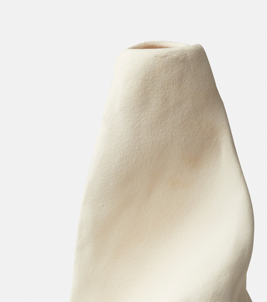 Giant Wake ceramic vase | Completedworks