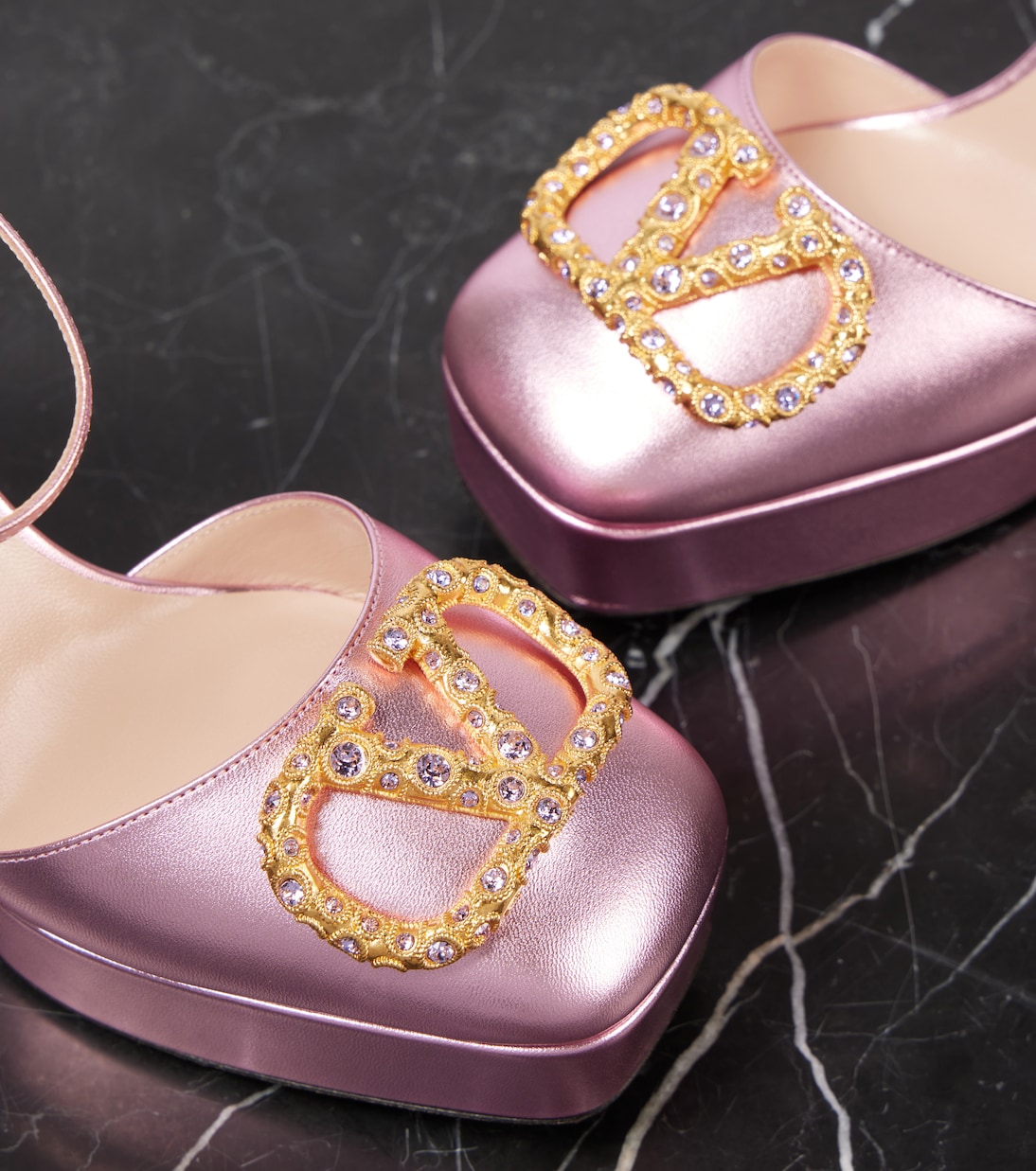 Pumps VLogo Signature in pelle con plateau | Valentino Garavani