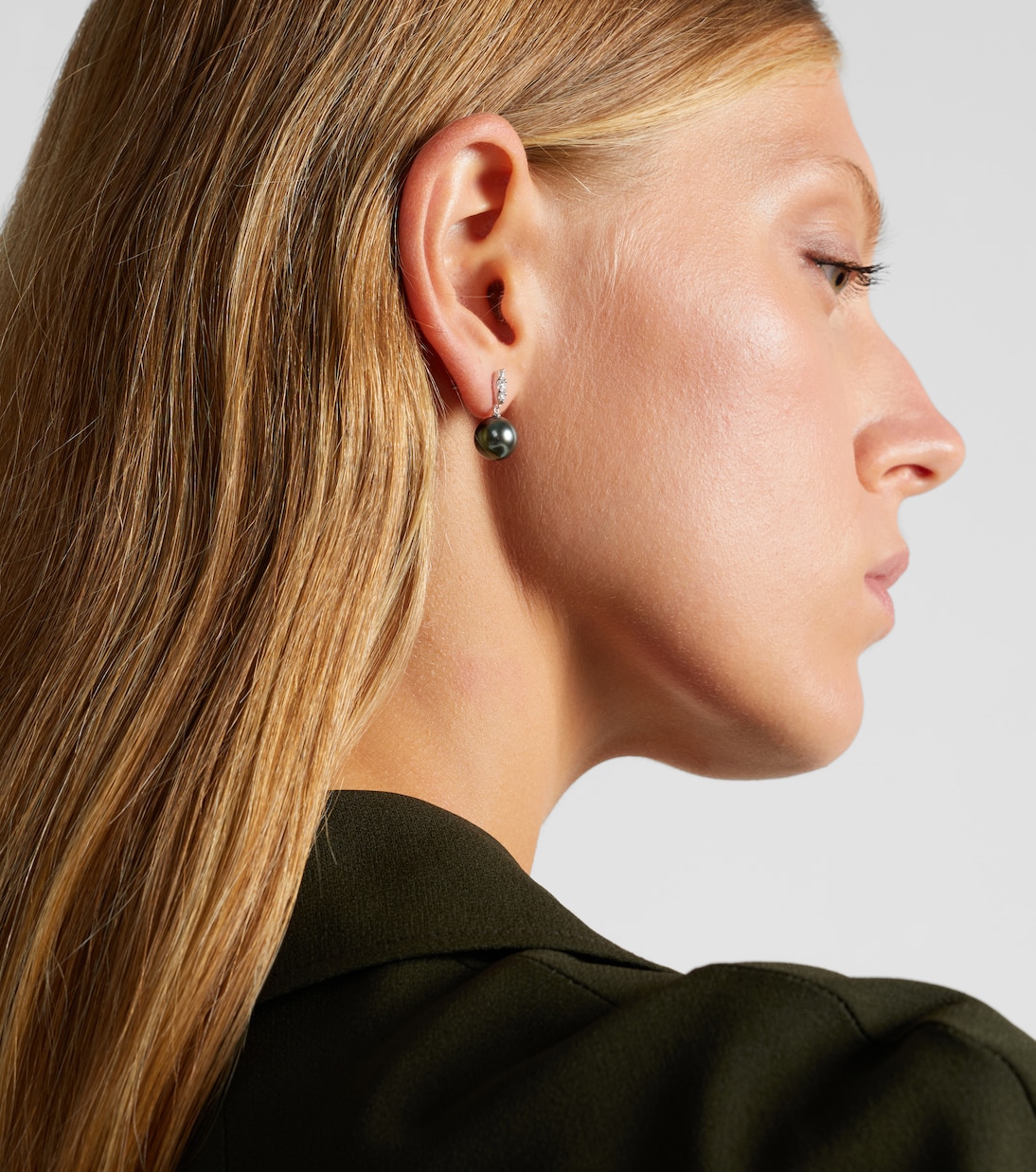 18kt white gold drop earrings with pearls and diamonds | Mikimoto