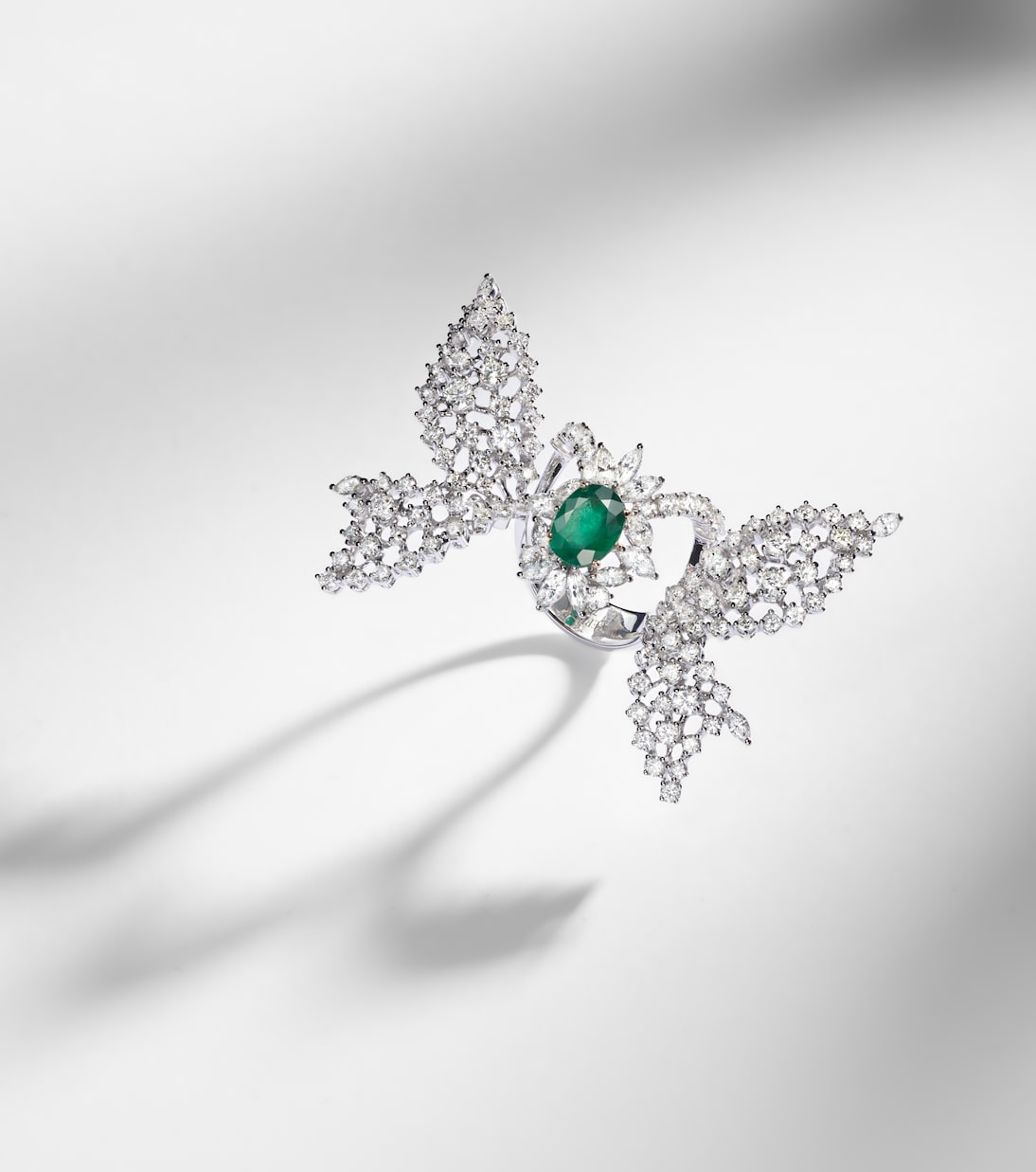 Reign Supreme 18kt white gold ring with emerald and diamonds | Yeprem