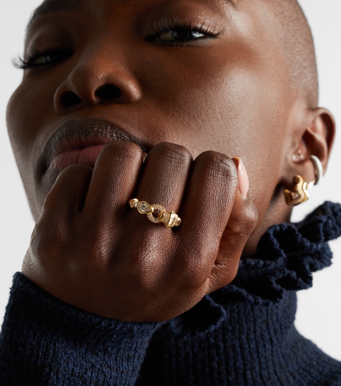 Serpentine 18kt gold (750/1000) ring with diamonds | Shay Jewelry