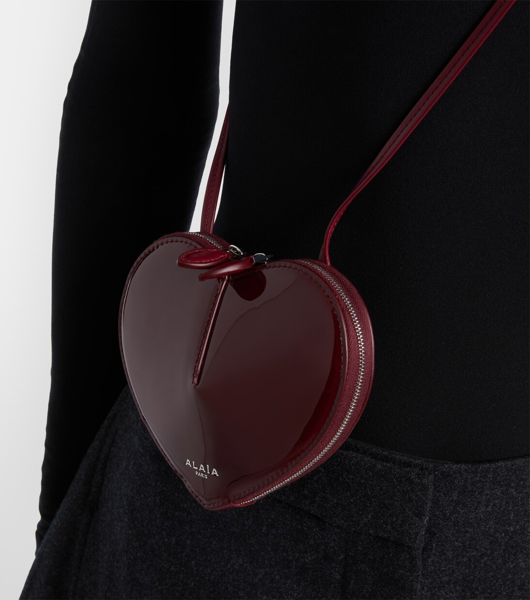 Le Cœur patent leather shoulder bag | Alaïa