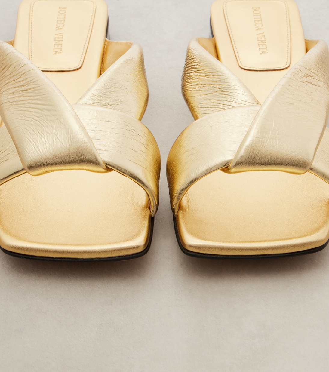 Sandalen Riva aus Metallic-Leder | Bottega Veneta