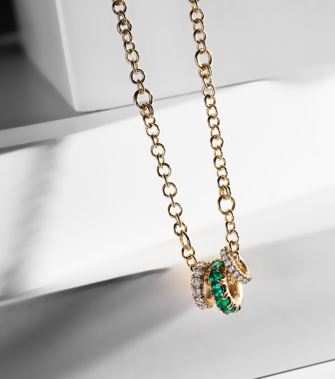 Collier Gravity en or 18 ct, diamants et émeraudes | Spinelli Kilcollin