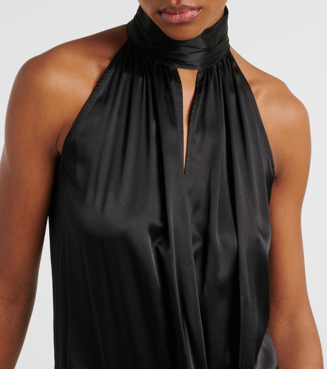 Vestido corto de satén con cuello halter | Nina Ricci