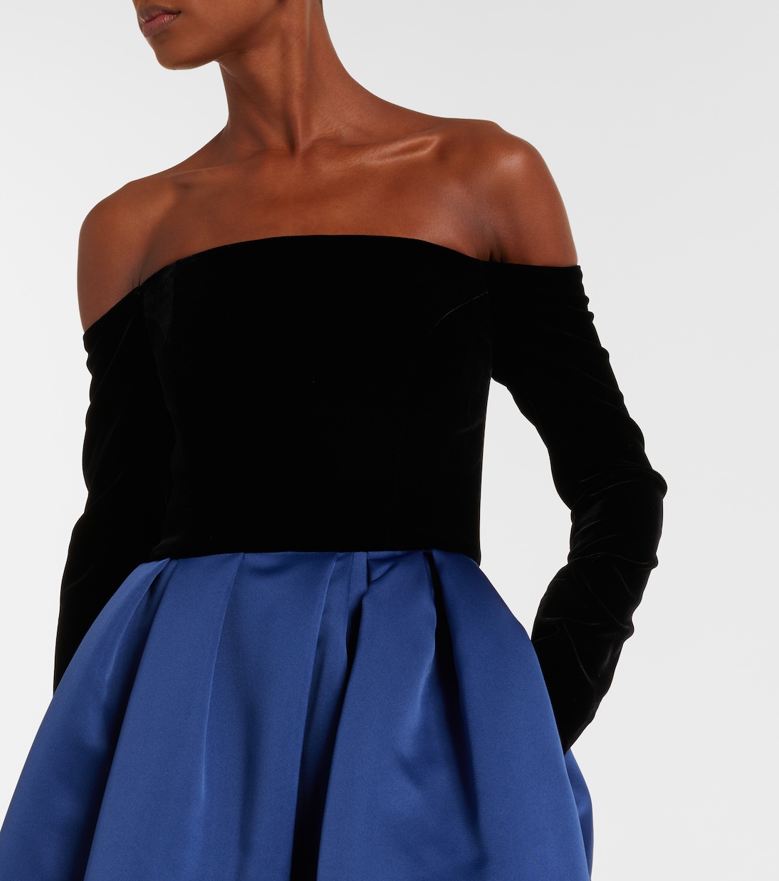 Off-Shoulder-Robe aus Crêpe und Satin | Carolina Herrera