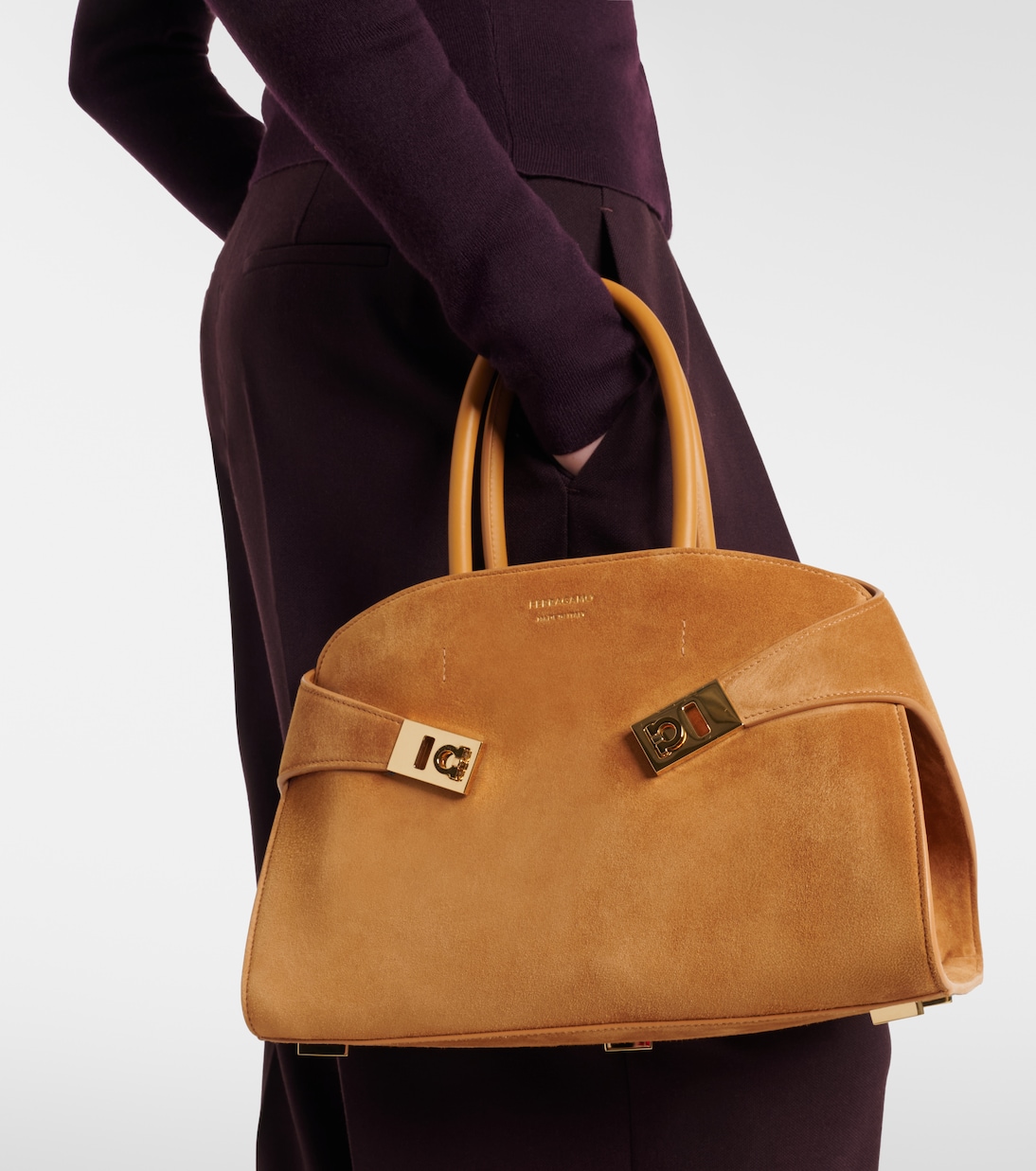 Hug Medium suede tote bag | Ferragamo