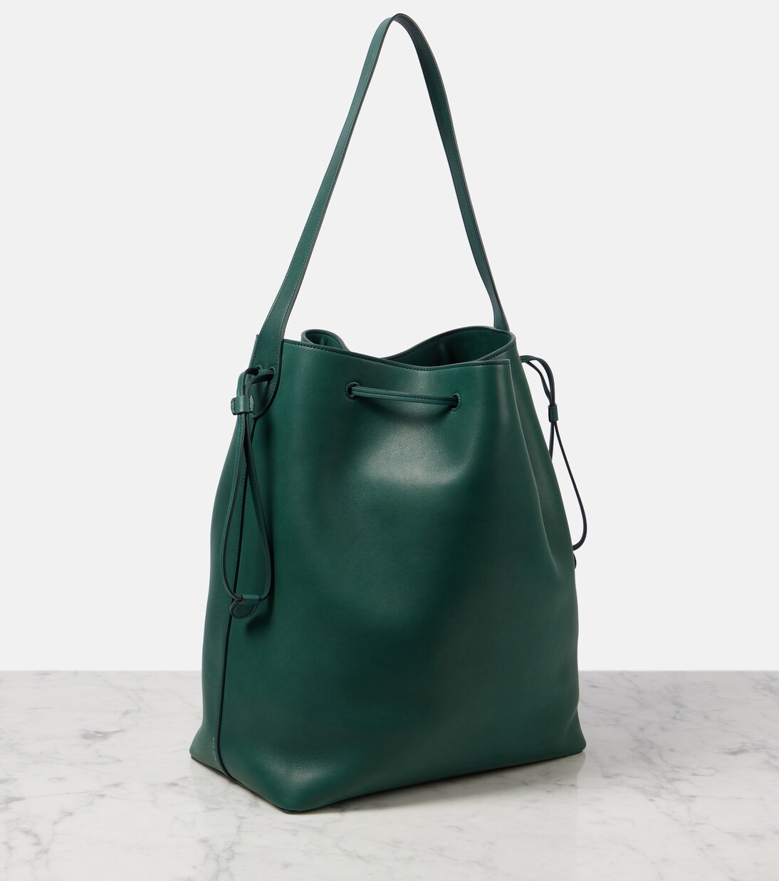 Bucket-Bag Belvedere aus Leder | The Row