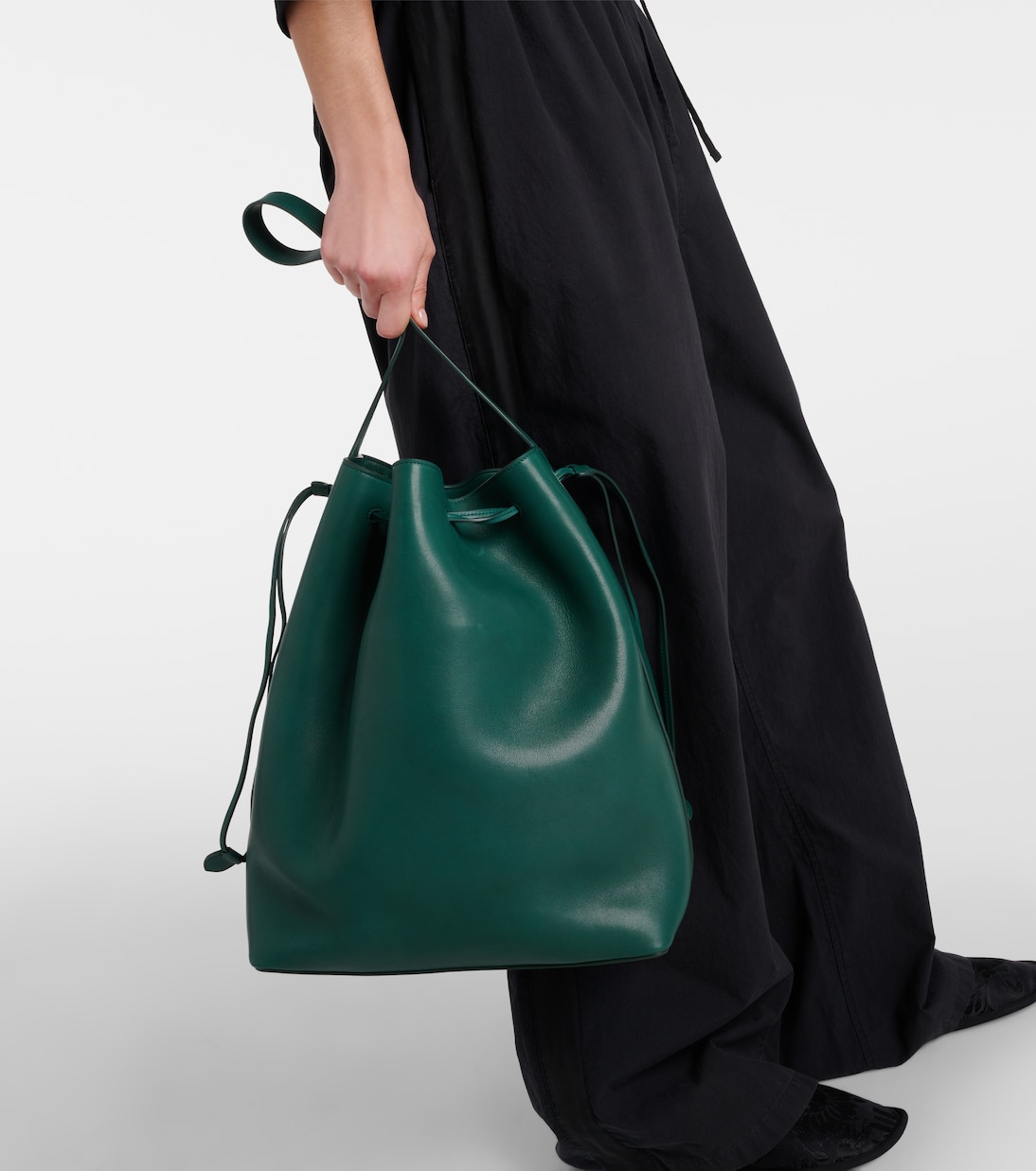 Bucket-Bag Belvedere aus Leder | The Row