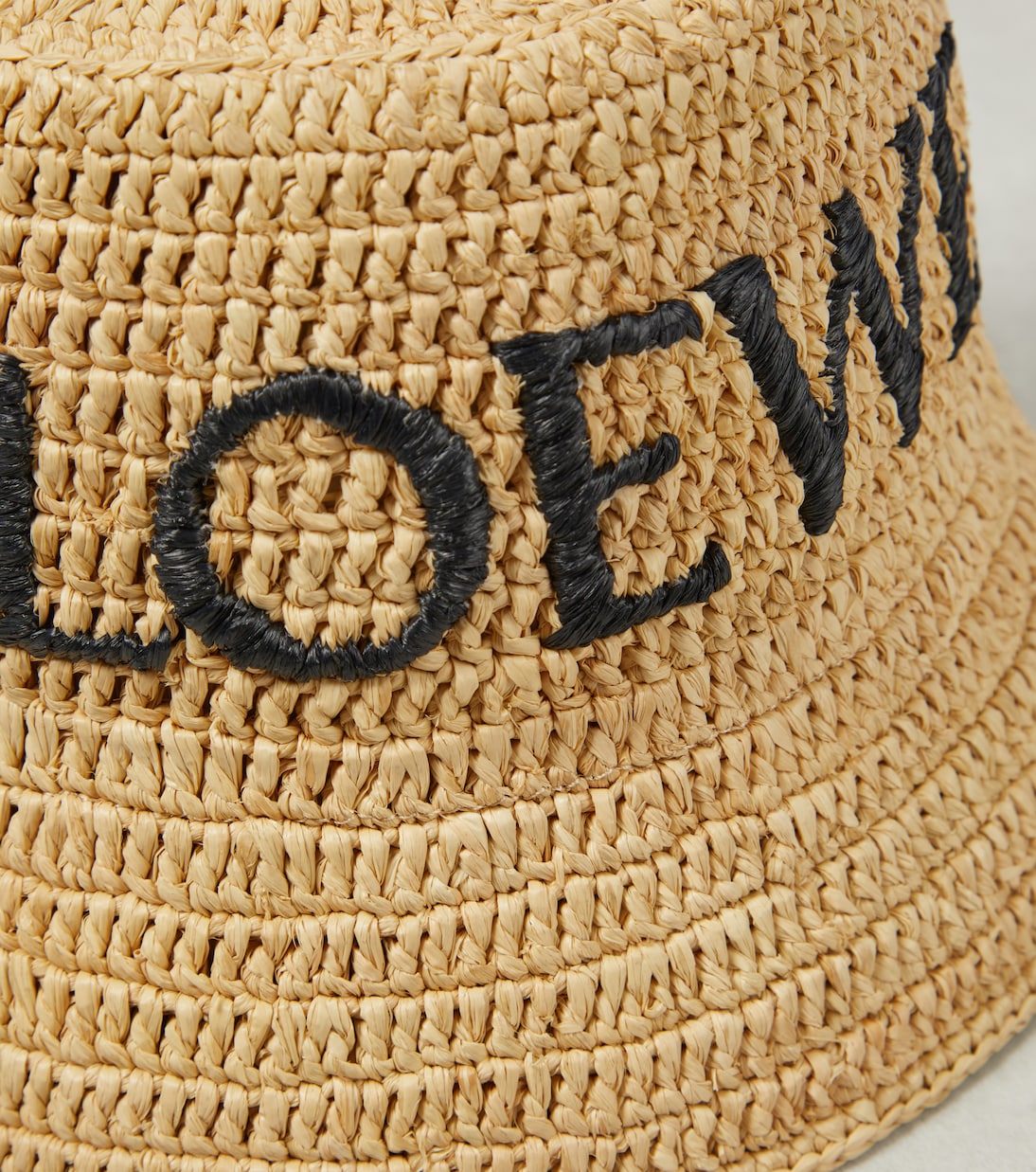 Cappello bucket firmato LOEWE, edizione esclusiva Paula's Ibiza per uno stile giovane e fresco